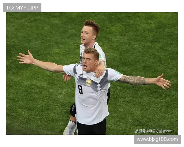 25号足球明星后场的精彩表现与战术分析