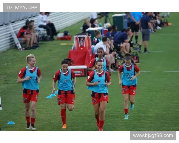 五位足球明星的完美组合探索他们的传奇故事与赛场魅力